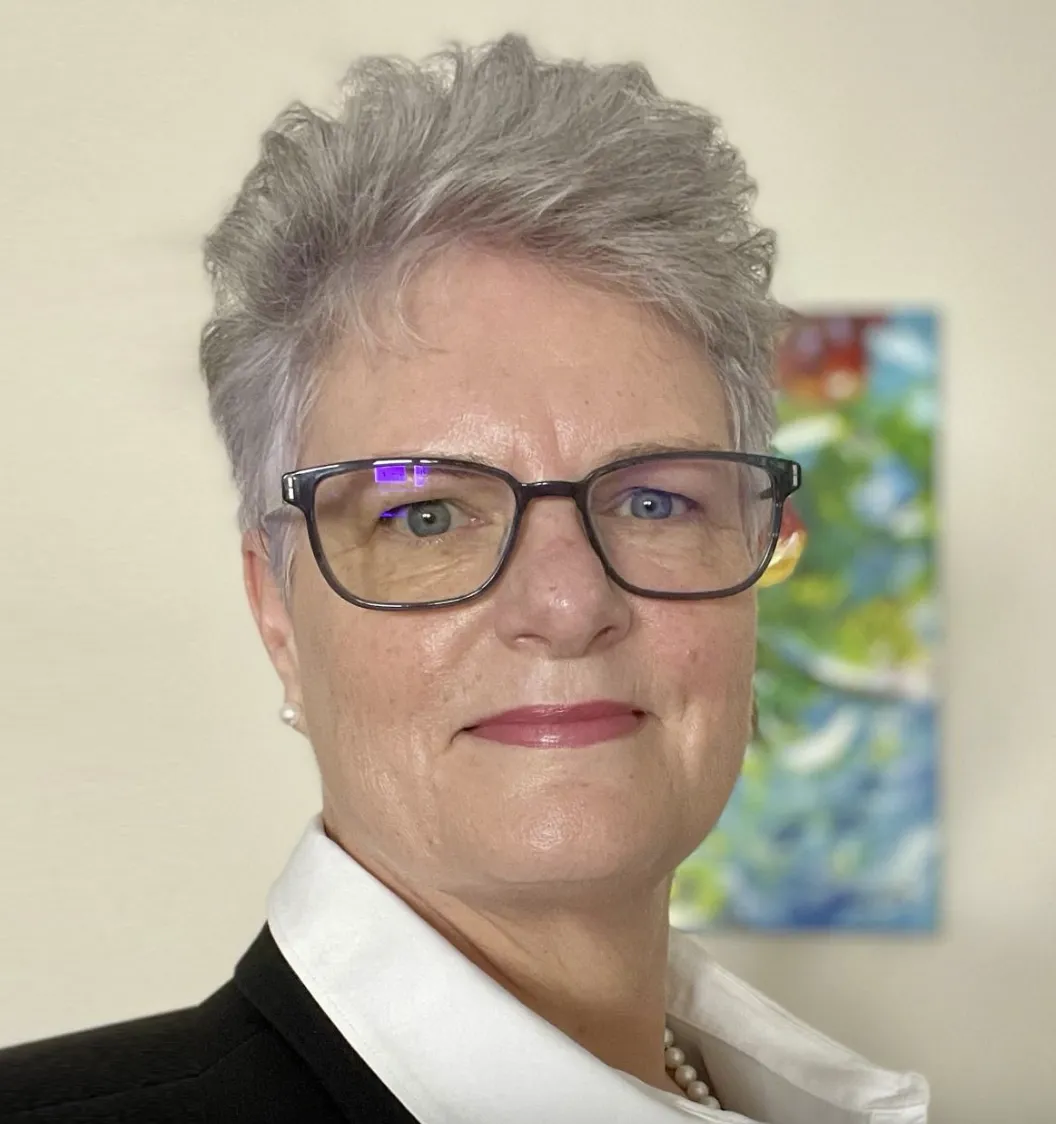 Theresa Webb headshot