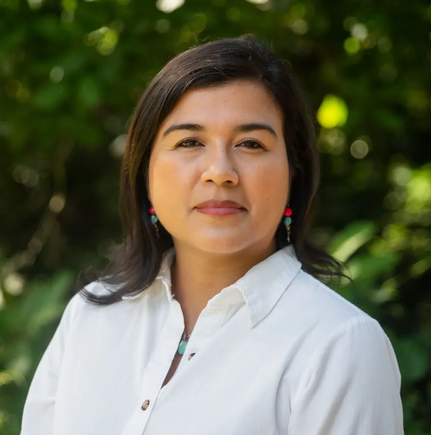 Theresa Webb headshot