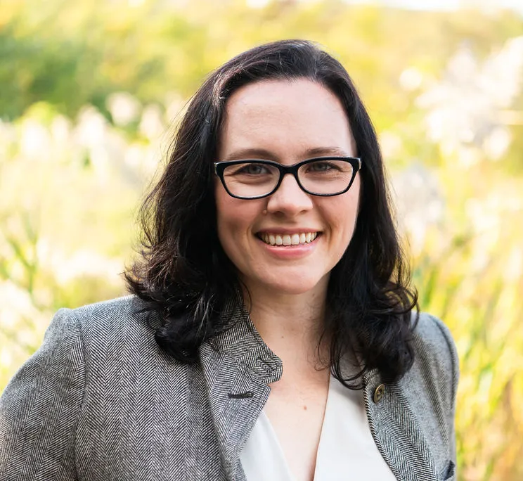 Theresa Webb headshot